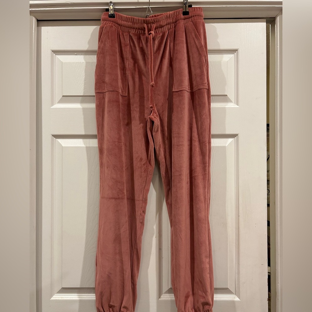 Women’s Como Vintage velour joggers.